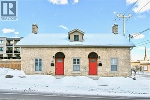 16 St Andrews St in Cambridge, ON - Building Photo