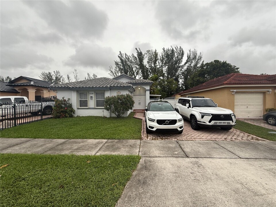 13101 NW 11th Terrace in Miami, FL - Building Photo