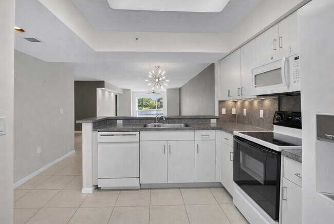 5842 Crystal Shores Dr in Boynton Beach, FL - Building Photo - Building Photo