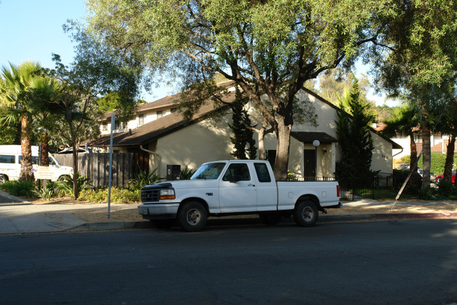 Olive Townhouses in Santa Barbara, CA - Building Photo - Building Photo