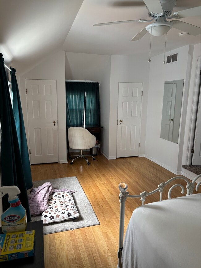 169 Brevator St, Unit WashingtonAvenueBedroom in Albany, NY - Building Photo - Building Photo