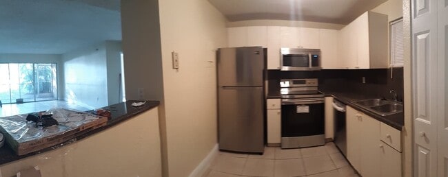 4215 N University Dr, Unit 101 in Sunrise, FL - Building Photo - Building Photo