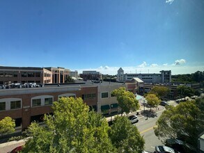 670 Town Center Dr in Newport News, VA - Building Photo - Building Photo