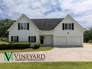 255 Henson Way in Canton, GA - Foto de edificio - Building Photo