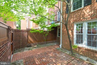1956 N Cleveland St in Arlington, VA - Building Photo - Building Photo