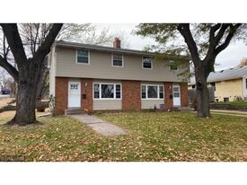 4000 Cleveland St NE, Unit 4000 in Columbia Heights, MN - Building Photo