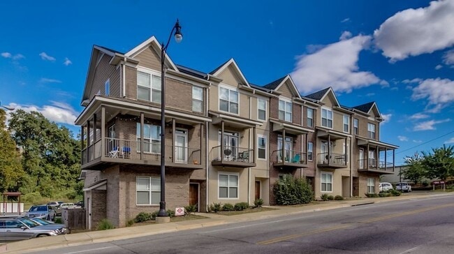 Metalworks Condos in Tuscaloosa, AL - Foto de edificio - Building Photo