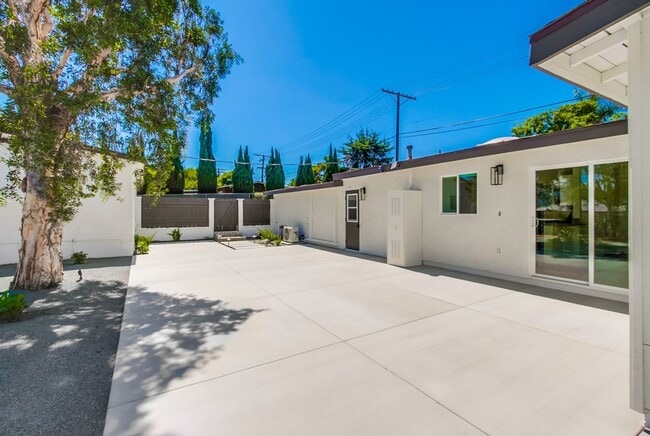 658 Las Flores Dr