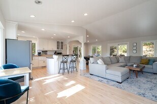 4644 Carlow Rd in Mound, MN - Building Photo