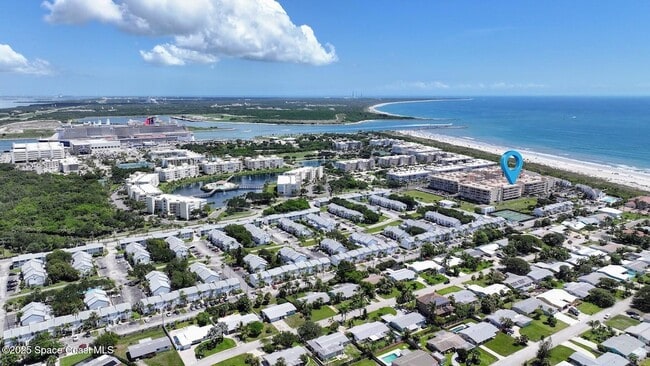 807 Mystic Dr in Cape Canaveral, FL - Foto de edificio - Building Photo