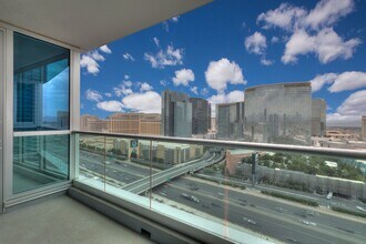 4575 Dean Martin Dr in Las Vegas, NV - Building Photo - Building Photo