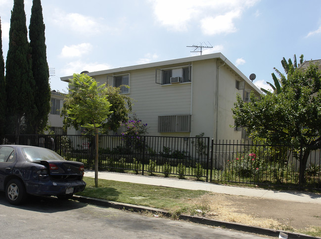 6116 Romaine St in Los Angeles, CA - Building Photo - Building Photo