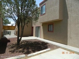 5200 Villa View Dr in Farmington, NM - Building Photo