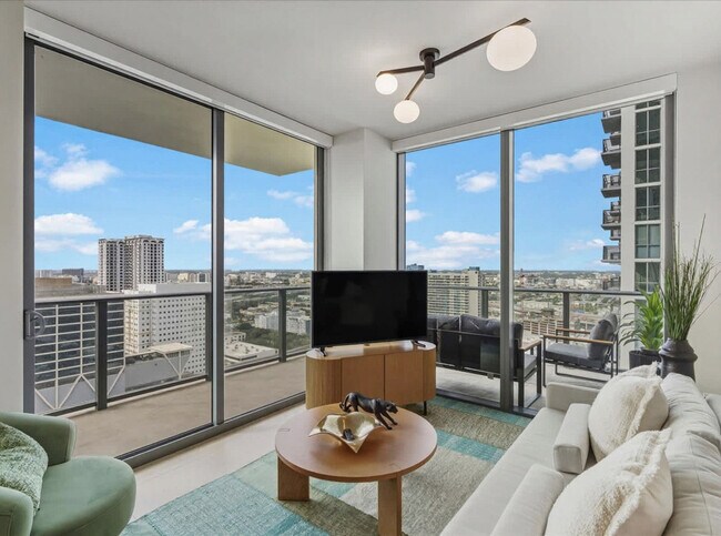 11 NE 6th St in Miami, FL - Building Photo - Building Photo