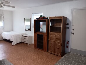 137 White St, Unit 2 in Daytona Beach, FL - Building Photo - Building Photo
