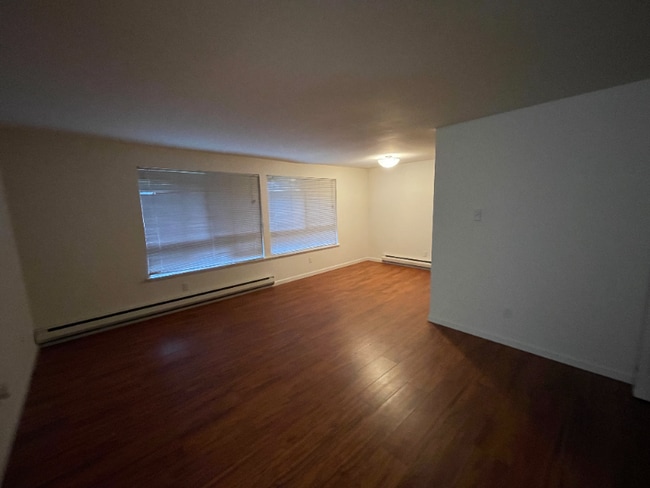 9445 Avondale Rd NE in Redmond, WA - Building Photo - Building Photo