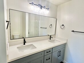 3116 164th St SW in Lynnwood, WA - Foto de edificio - Building Photo