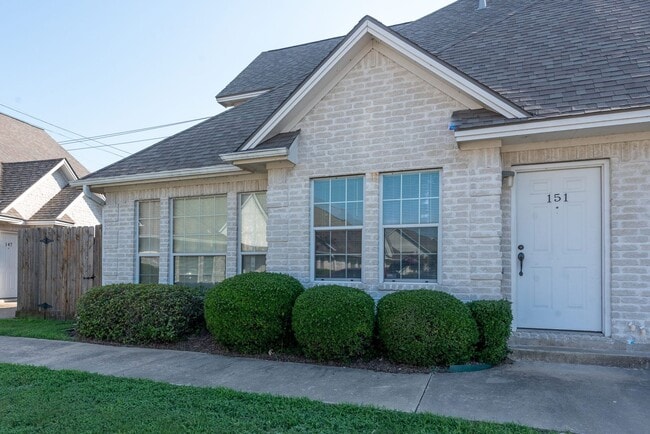 property at 3613 S Hampton Ct