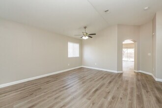 4400 Sandhorse Ct in Las Vegas, NV - Building Photo - Building Photo
