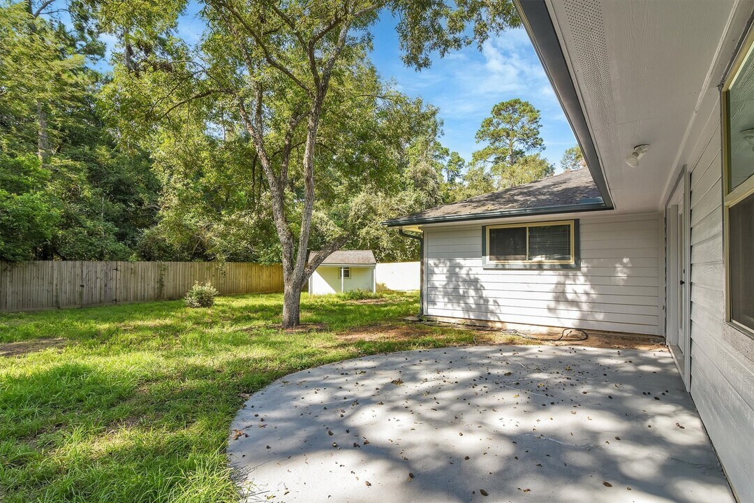 345 Maple Ln in Conroe, TX - Building Photo