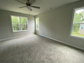 255 Shallowbag Bay Ln in Jacksonville, NC - Building Photo - Building Photo