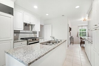 192 Fox Meadow Rd in Scarsdale, NY - Building Photo - Building Photo