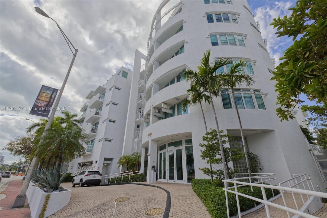 6580 Indian Creek Dr in Miami Beach, FL - Building Photo