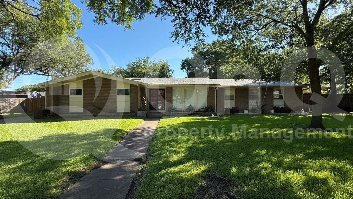11530 Mid Surrey Ct in Dallas, TX - Building Photo