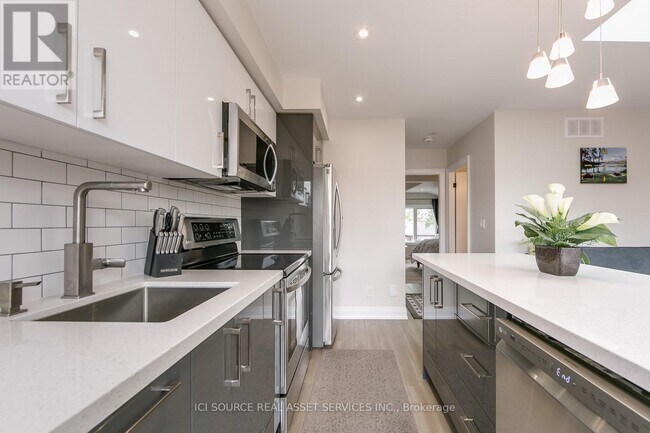 49 Beatrice St in Toronto, ON - Building Photo - Building Photo