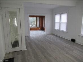 378 Columbus St in Bedford, OH - Building Photo - Building Photo