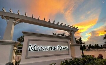 2037 Yellowfin Cir in Naples, FL - Building Photo - Building Photo