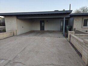 9240 E Holmes St in Tucson, AZ - Building Photo - Building Photo