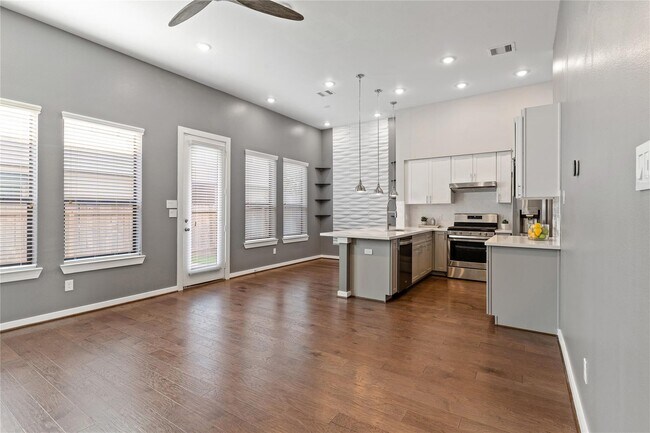 4705 Thornton Grove in Houston, TX - Building Photo - Building Photo