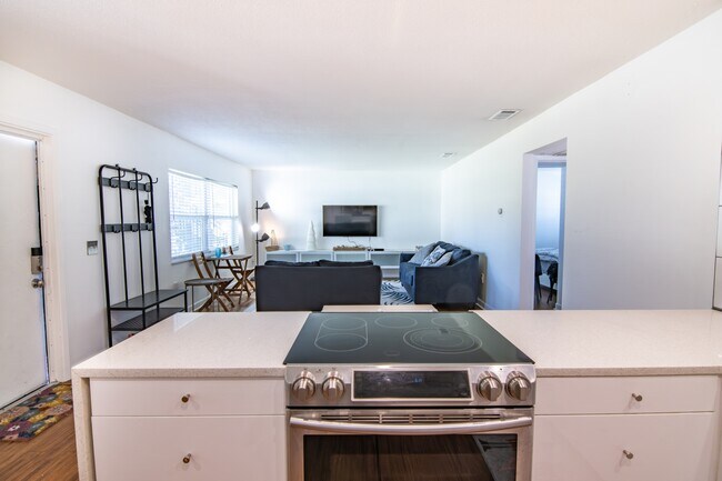 4050 4th St N in St. Petersburg, FL - Foto de edificio - Building Photo