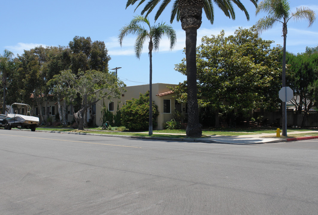 901-905 F Ave in Coronado, CA - Building Photo