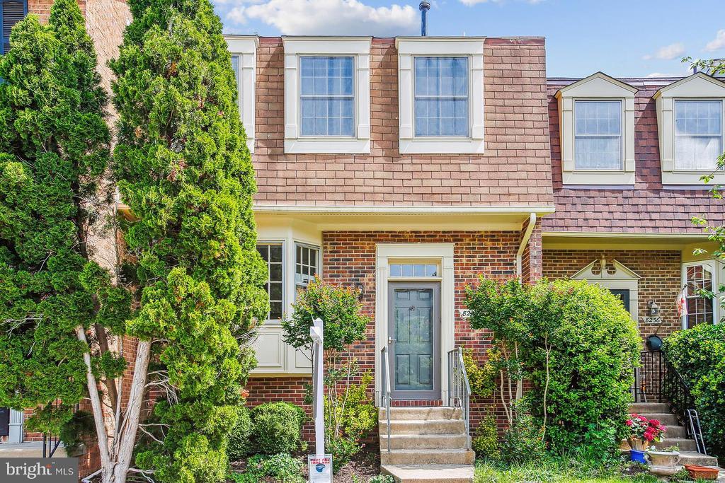 8258 Cedar Landing Ct in Alexandria, VA - Building Photo