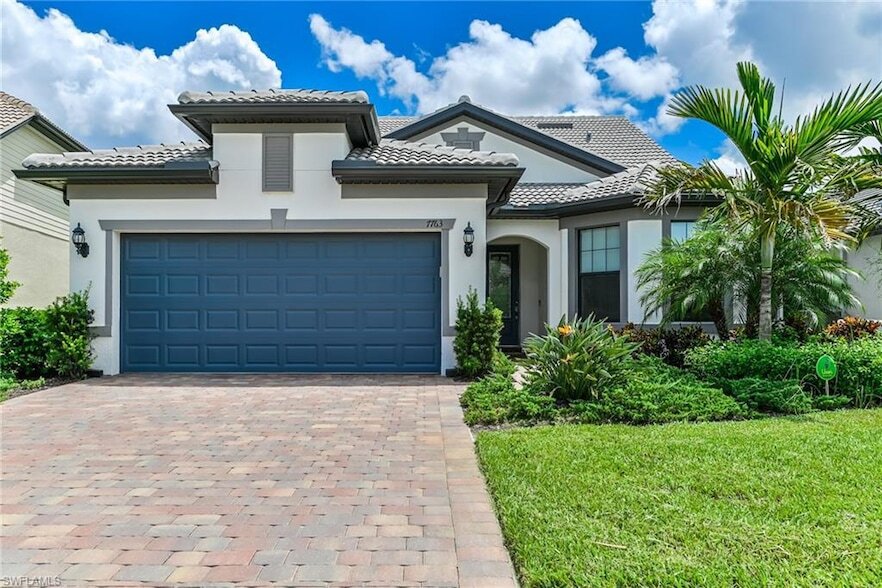 7763 Winding Cypress Dr, Unit 802 in Naples, FL - Foto de edificio