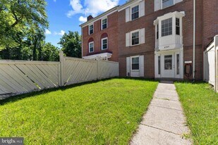 4305 Birchlake Ct in Alexandria, VA - Building Photo