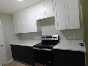 10100 Woodglen Dr in Austin, TX - Building Photo - Building Photo