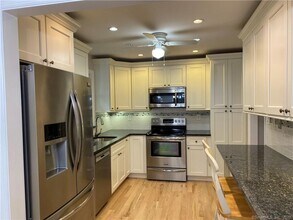 65 Cherry Ln in Wilton, CT - Building Photo - Building Photo