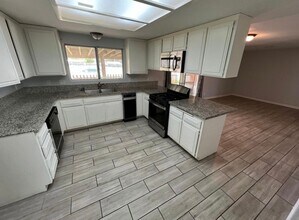 27390 Alessandro Blvd in Moreno Valley, CA - Building Photo - Building Photo