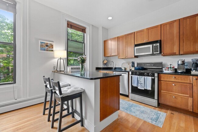 property at 32 Yarmouth St