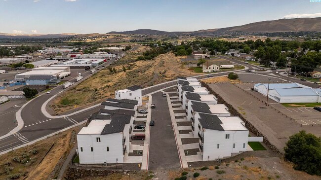 425 War Room Ct in Richland, WA - Foto de edificio - Building Photo