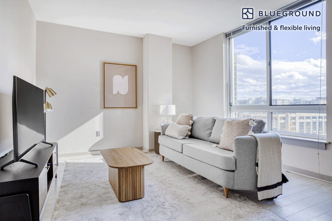 505 18th St S, Unit FL8-ID366 in Arlington, VA - Building Photo