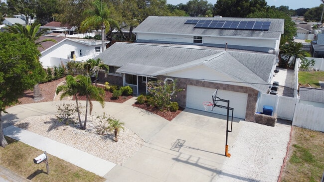 12290 90th Ave in Seminole, FL - Foto de edificio - Building Photo