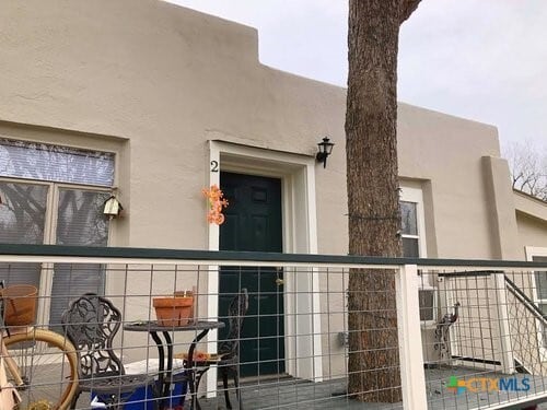 527 W San Antonio St