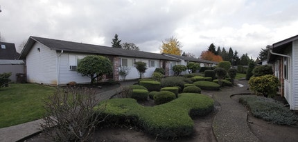 Pleasant Square Apartments in Oregon City, OR - Building Photo - Building Photo