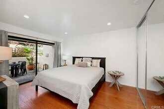 2260 Del Mar Scenic Pkwy in Del Mar, CA - Foto de edificio - Building Photo