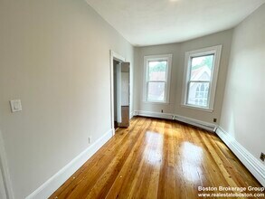 276 E Cottage St, Unit #3 in Boston, MA - Building Photo - Building Photo
