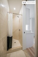 Room in Shared 4 bed/4 bath home in Brooklyn, NY - Building Photo - Building Photo